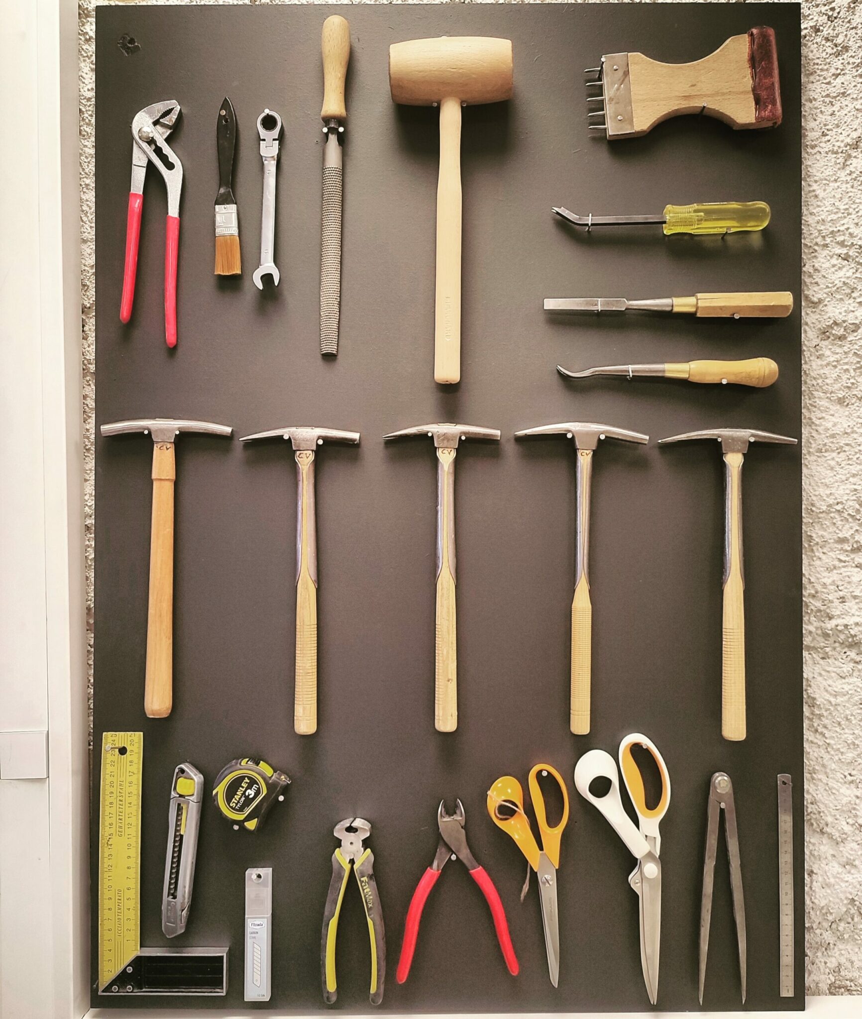 Quels sont les outils nécessaires pour retapisser un siège ?